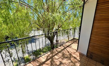 Duplex 4 ambientes con cochera y patio