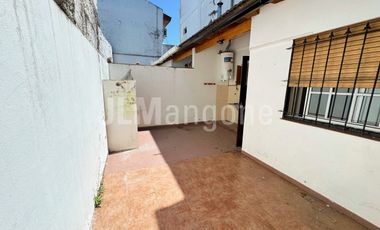 Duplex 4 ambientes con cochera y patio