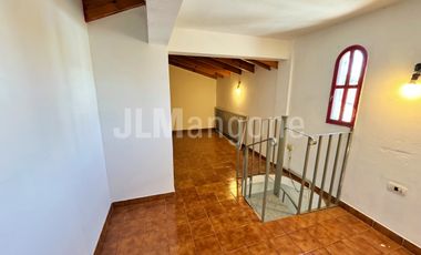 Duplex 4 ambientes con cochera y patio