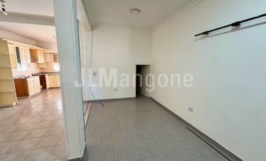 Duplex 4 ambientes con cochera y patio