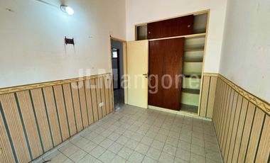 Duplex 4 ambientes con cochera y patio