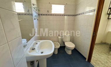 Duplex 4 ambientes con cochera y patio