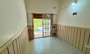 Duplex 4 ambientes con cochera y patio