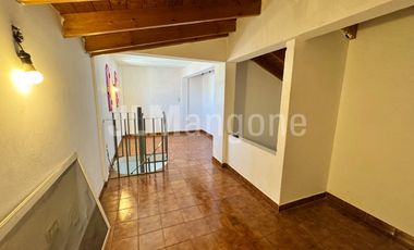 Duplex 4 ambientes con cochera y patio