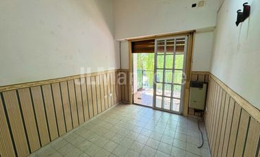 Duplex 4 ambientes con cochera y patio