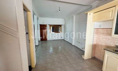 Duplex 4 ambientes con cochera y patio