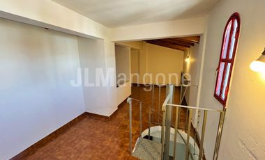 Duplex 4 ambientes con cochera y patio