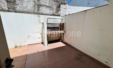 Duplex 4 ambientes con cochera y patio