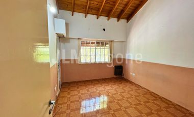 Duplex 4 ambientes con cochera y patio