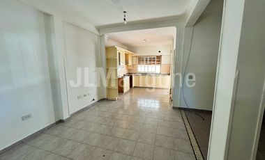 Duplex 4 ambientes con cochera y patio