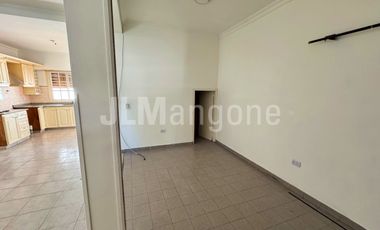Duplex 4 ambientes con cochera y patio
