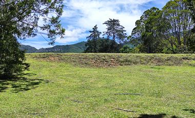 VENTA LOTE EN EL RETIRO COMPLETAMENTE APROVECHABLE