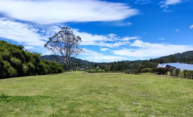 VENTA LOTE EN EL RETIRO COMPLETAMENTE APROVECHABLE