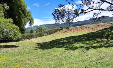 VENTA LOTE EN EL RETIRO COMPLETAMENTE APROVECHABLE