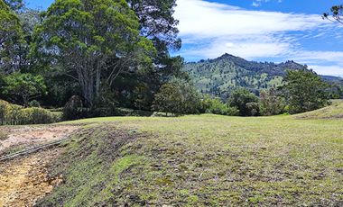 VENTA LOTE EN EL RETIRO COMPLETAMENTE APROVECHABLE