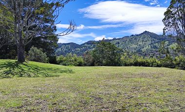 VENTA LOTE EN EL RETIRO COMPLETAMENTE APROVECHABLE