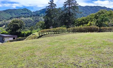 VENTA LOTE EN EL RETIRO COMPLETAMENTE APROVECHABLE