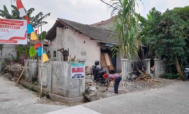 Rumah tua hitung tanah di Reni Jaya, Pondok Petir, Bojongsari, Depok