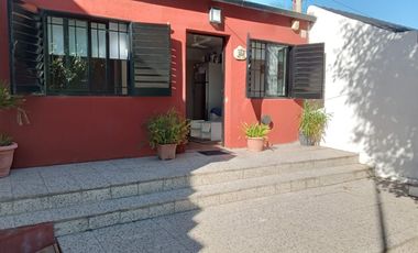VENTA - CASA 2 HABITACIONES - ZONA GARRIGO Y PROVINCIAS UNIDAS
