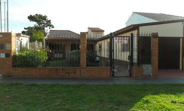 Casa  3 Amb. con depto. 2 Amb Calle 8 e 12 y Av. II
