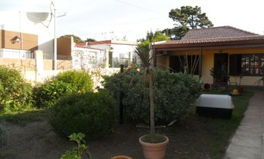 Casa  3 Amb. con depto. 2 Amb Calle 8 e 12 y Av. II