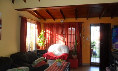 Casa  3 Amb. con depto. 2 Amb Calle 8 e 12 y Av. II