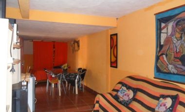 Casa  3 Amb. con depto. 2 Amb Calle 8 e 12 y Av. II