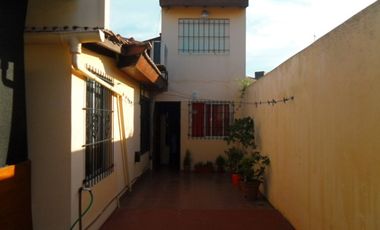 Casa  3 Amb. con depto. 2 Amb Calle 8 e 12 y Av. II