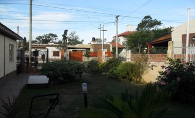 Casa  3 Amb. con depto. 2 Amb Calle 8 e 12 y Av. II