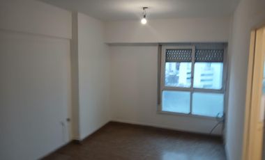 Dpto 1 dormitorio al frente- 9 y Diag 74-VENTA
