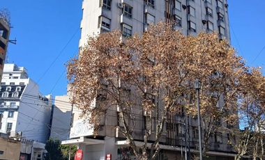 Dpto 1 dormitorio al frente- 9 y Diag 74-VENTA