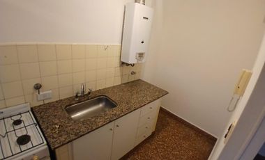 Dpto 1 dormitorio al frente- 9 y Diag 74-VENTA
