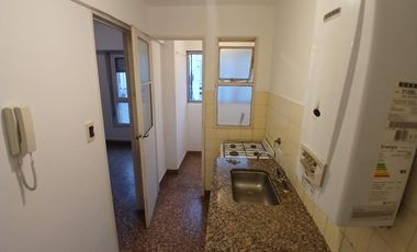 Dpto 1 dormitorio al frente- 9 y Diag 74-VENTA