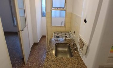 Dpto 1 dormitorio al frente- 9 y Diag 74-VENTA