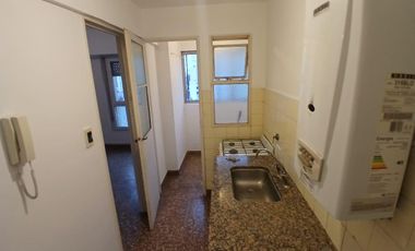 Dpto 1 dormitorio al frente- 9 y Diag 74-VENTA