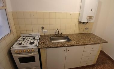 Dpto 1 dormitorio al frente- 9 y Diag 74-VENTA