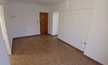 Dpto 1 dormitorio al frente- 9 y Diag 74-VENTA