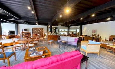 Renta local comercial en UN primer piso 2 estacionamientos Av. Universidad