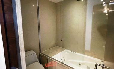 Renta departamento amueblado con terraza y vista arbolada