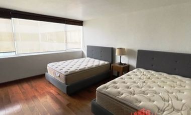 Renta departamento amueblado con terraza y vista arbolada