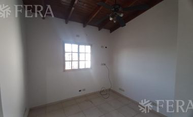 Alquiler de PH 3 ambientes con Patio en Gerli