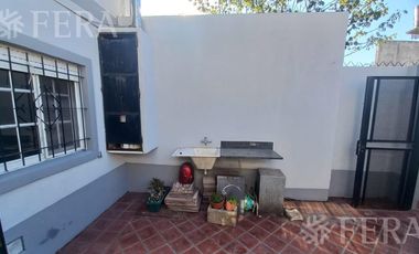 Alquiler de PH 3 ambientes con Patio en Gerli