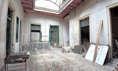 EXCLUSIVA Casa de 26 Ambientes en Monserrat con terraza, patio, parilla. Ideal usos múltiples