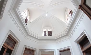 EXCLUSIVA Casa de 26 Ambientes en Monserrat con terraza, patio, parilla. Ideal usos múltiples