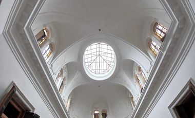 EXCLUSIVA Casa de 26 Ambientes en Monserrat con terraza, patio, parilla. Ideal usos múltiples