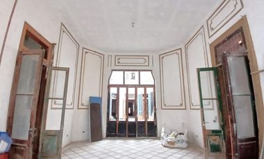 EXCLUSIVA Casa de 26 Ambientes en Monserrat con terraza, patio, parilla. Ideal usos múltiples