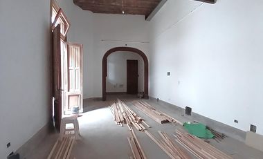 EXCLUSIVA Casa de 26 Ambientes en Monserrat con terraza, patio, parilla. Ideal usos múltiples