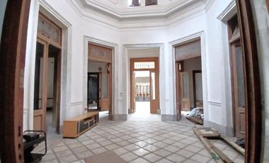 EXCLUSIVA Casa de 26 Ambientes en Monserrat con terraza, patio, parilla. Ideal usos múltiples