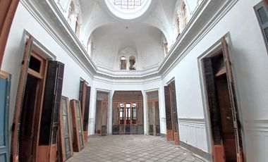 EXCLUSIVA Casa de 26 Ambientes en Monserrat con terraza, patio, parilla. Ideal usos múltiples