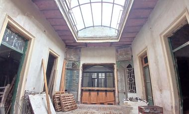 EXCLUSIVA Casa de 26 Ambientes en Monserrat con terraza, patio, parilla. Ideal usos múltiples